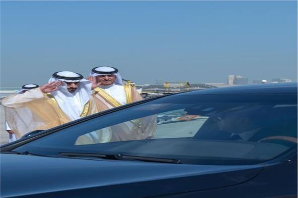 ولي عهد دبي يرحب بالرئيس السيسي بالتحية العسكرية