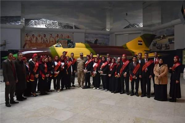 طلاب جامعة المنوفية في زيارة إلي  متحف القوات الجوية