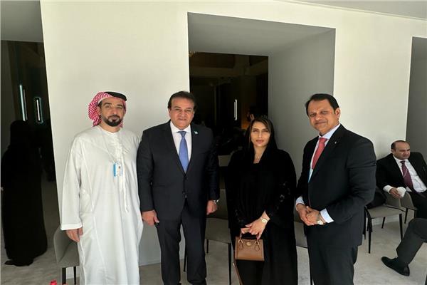 وزير الصحة مع رئيس  مجموعة مستشفيات الـ«برجيل»  و سفيرة الامارات بمصر 