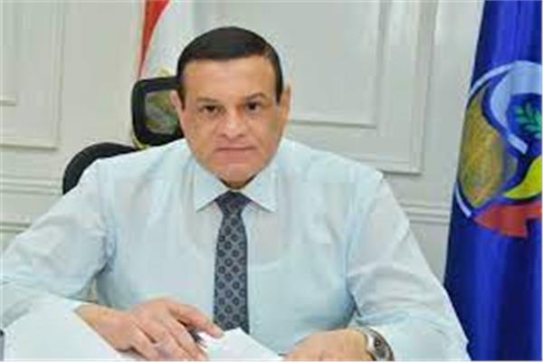 اللواء هشام آمنة وزير التنمية