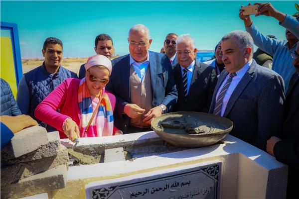 وضع حجر الأساس لمشروع مركز الصيد التعاونى بمدينة الطور