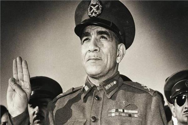 محمد نجيب أول رئيس لجمهورية مصر