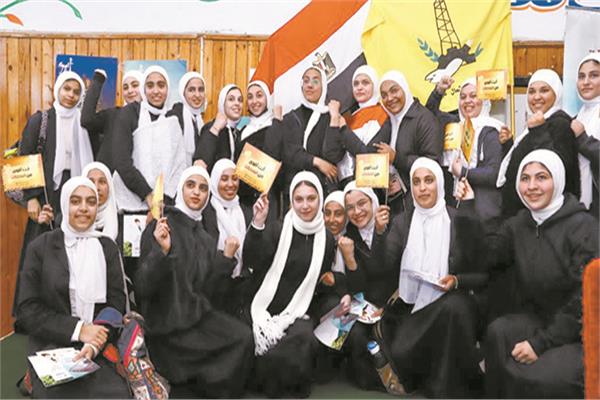 عدد من طالبات مدارس العريش أثناء تدشين البرنامج