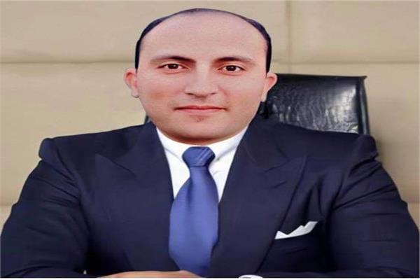 الدكتور أحمد مصطفي ، أستاذ إدارة الأعمال
