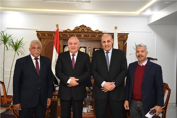 محافظ قنا يستقبل رئيس مجلس ادارة شركة مصر العليا لتوزيع الكهرباء