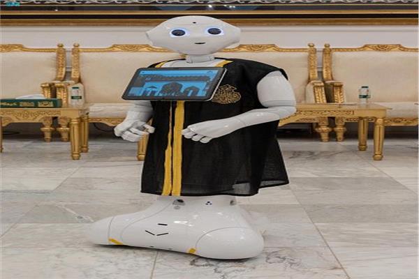 روبوت بـ11 لغة لاستقبال زوار مجمع الملك عبدالعزيز لكسوة الكعبة