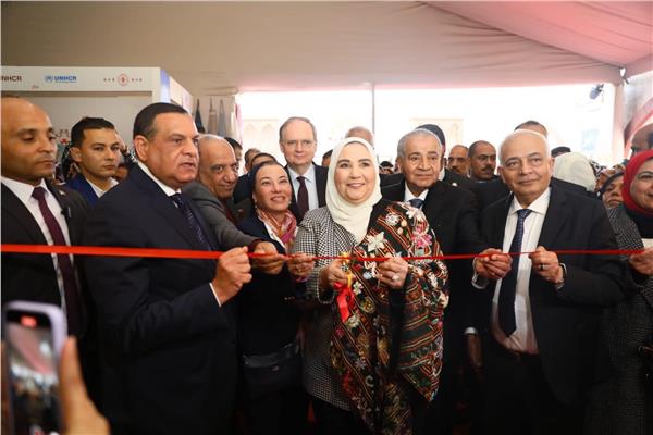 وزير التعليم يشارك في افتتاح معرض "ديارنا" للحرف اليدوية