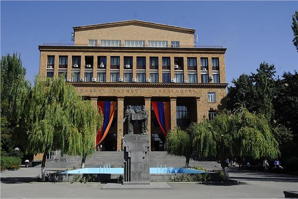 جامعة يريفان