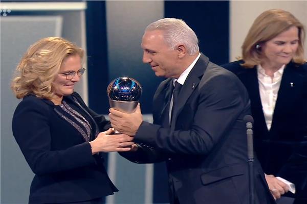 سارينا فيجمان جائزة أفضل مدربة في العالم