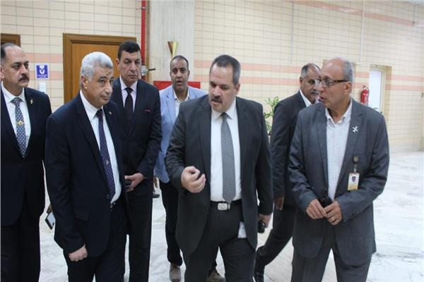 رئيس الشركة المصرية للمطارات يتفقد مطار أسوان ويوجه كفاءة جميع الخدمات