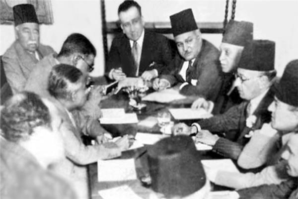 أول اجتماع لمجلس نقابة الصحفيين المنتخب عام 1941 بمكتب جبرائيل تكلا