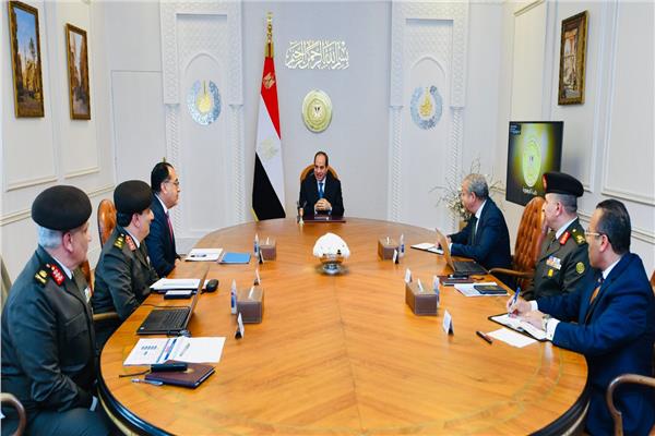 الرئيس عبدالفتاح السيسي خلال اجتماعه مع كبار رجال الدولة