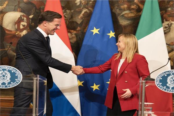  رئيسة الوزراء الإيطالية جورجا ميلوني ونظيرها الهولندي مارك روته