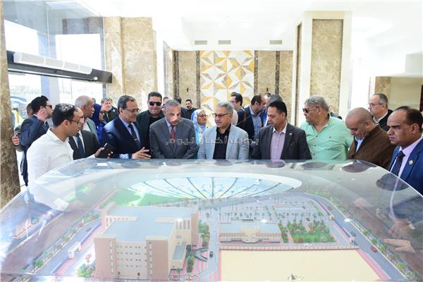 لجنة الإدارة المحلية بمجلس النواب خلال زيارة مستشفى سوهاج الجامعي الجديد