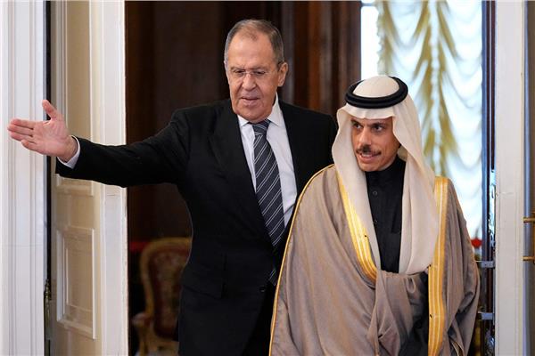 وزير الخارجية السعودي فيصل بن فرحان ونظيره الروسي