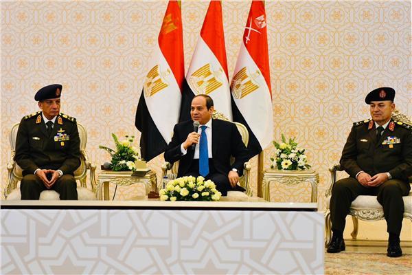 الرئيس عبد الفتاح السيسي خلال لقاء عدد من قادة القوات المسلحة