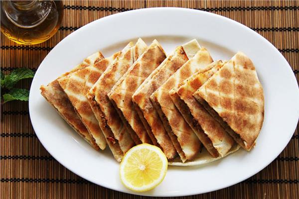 عرايس اللحمة بالخبز العربي