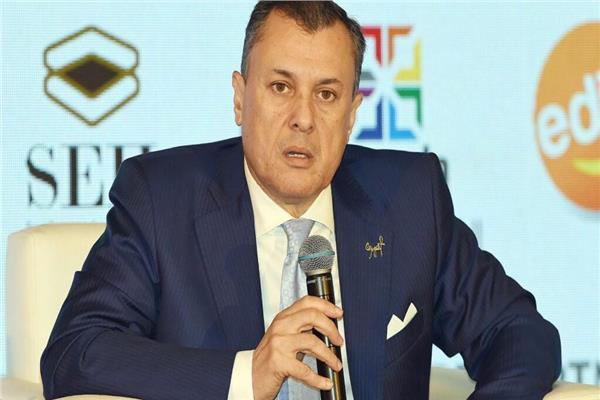 أحمد عيسى وزير السياحة والآثار