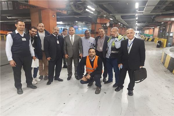 المهندس إبراهيم فوزى خلال جولته التفقدية بمطار القاهرة