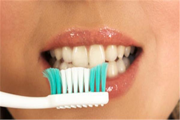ما حكم قَلْع الضرسِ أو تنظيف الأسنان أثناء الصيام