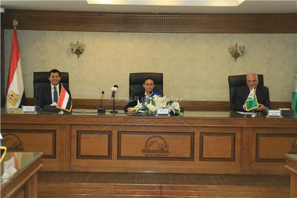 وزير الشباب ومحافظ الجيزة خلال جلسة نموذج محاكاة برلمان طلائع وشباب مصر