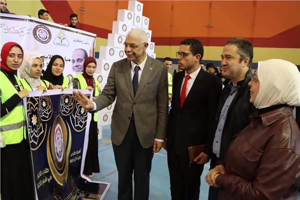 رئيس جامعة المنوفية يشارك طلاب أسرة من أجل مصر في  مبادرة من" أجل الخير"