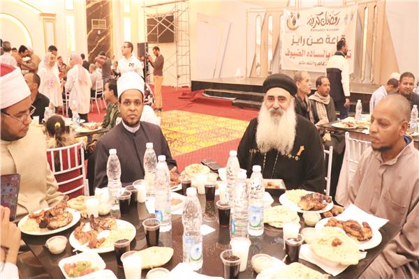 الوحدة الوطنية تتجسد على مائدة الإفطار فى رمضان