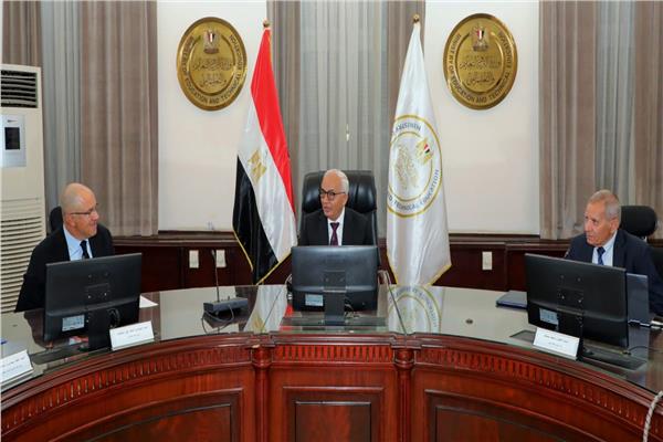 وزير التعليم يستقبل وفداً من اتحاد الصناعات المصرية وشركة "ابدأ" لتنمية المشروعات