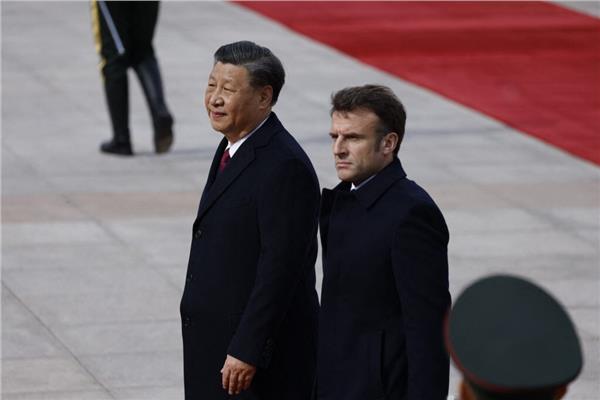  الرئيس الصيني شي جين بينج ونظيره الفرنسي إيمانويل ماكرون
