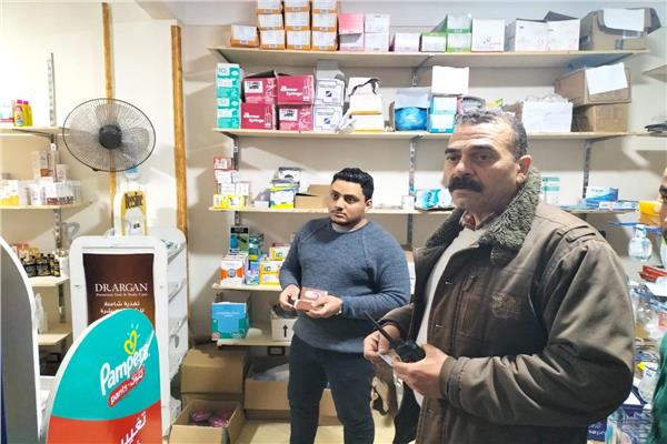 الحملة اثناء ضبط مخزن الأدوية المستوردة بدون ترخيص بالإسكندرية 