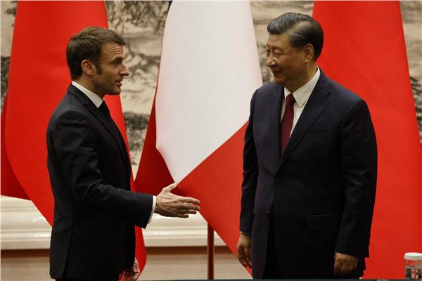 الرئيس الصيني شي جين بينج ونظره الفرنسي إيمانويل ماكرون