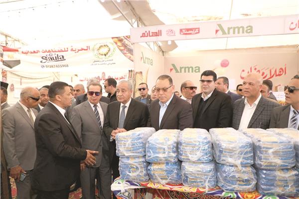 وزير التموين خلال افتتاح معرض أهلا رمضان بالعاشر من رمضان