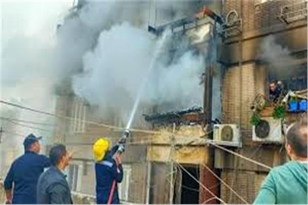 اخماد  حريق اندلع داخل شقة سكنية بحدائق الاهرام