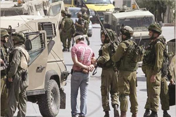 قوات الاحتلال تعتقل فلسطينيا بالضفة المحتلة