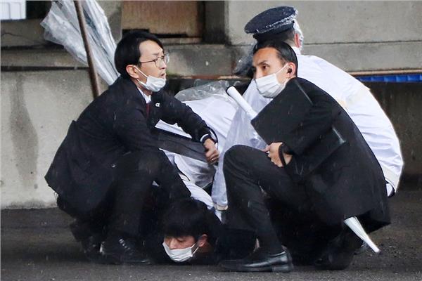 انفجارات قرب مكان رئيس وزراء اليابان