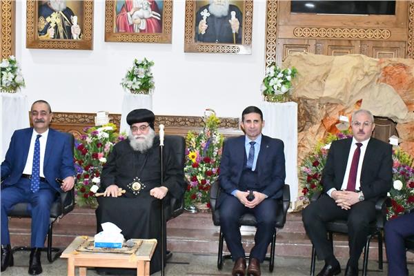 رئيس جامعة قناة السويس يُهنئ محافظ الإسماعيلية وقيادات الكنائس بعيد القيامة المجيد 