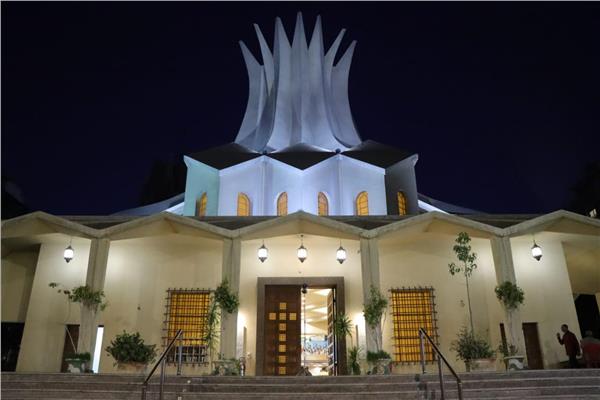 الكاتدرائية الأسقفية تتزين بالأضواء احتفالا بعيد القيامة المجيد     