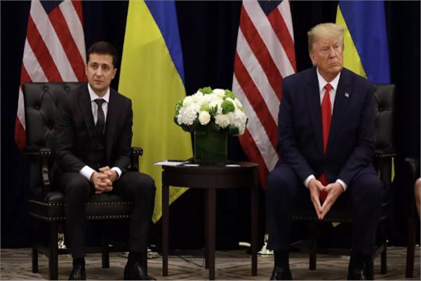 الرئيس السابق دونالد ترامب والرئيس الأوكراني فلاديمير زيلينسكي