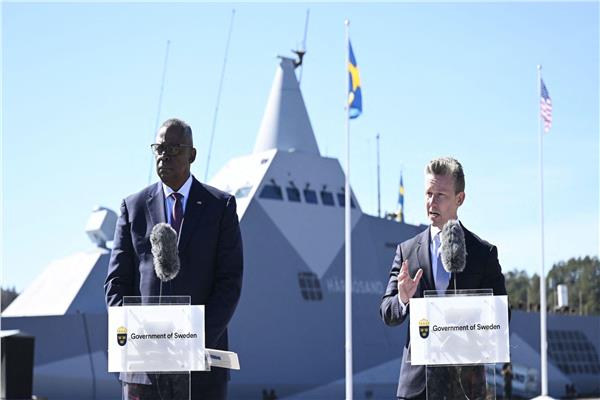 وزير الدفاع الأمريكي لويد أوستن ونظيره السويدي بال جونسون