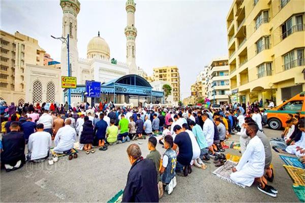  تجهيز 4100 مسجداً والساحات الملحقة لصلاة عيد الفطر المبارك بمحافظة أسيوط 