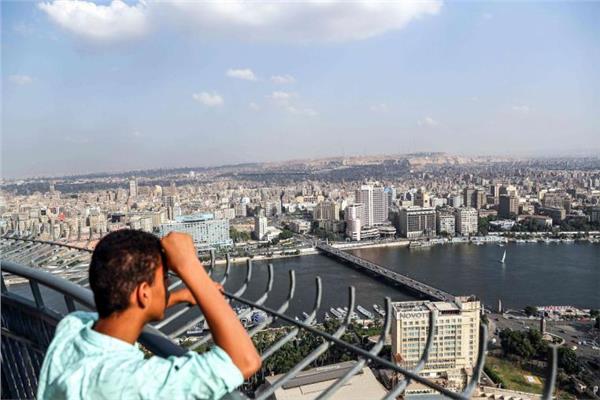 اليقظة الأمنية تنقذ شاب من الانتحار من أعلي برج القاهرة 