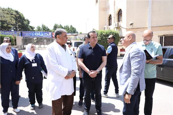 وزير الصحة يتفقد 3 مستشفيات بمحافظتي القاهرة والجيز