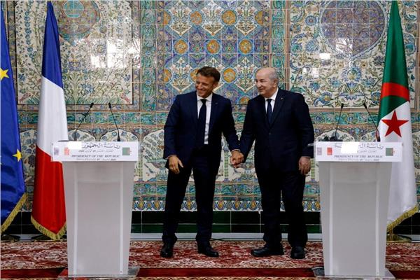الرئيس الفرنسي إيمانويل ماكرون و نظيره الجزائري عبد المجيد تبون