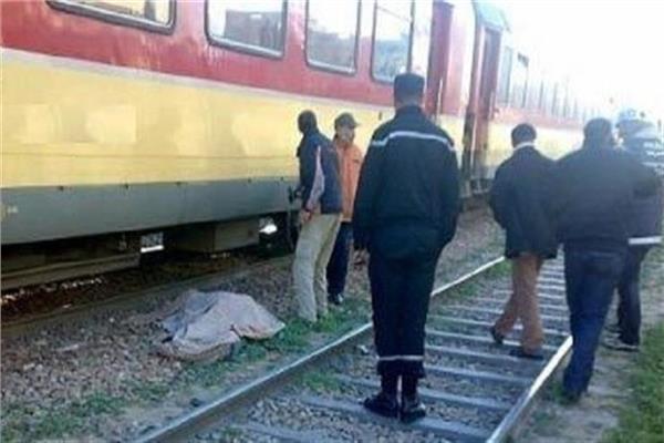 مصرع شخص وأصابة اخر اثر سقوطهم من القطار بالعياط