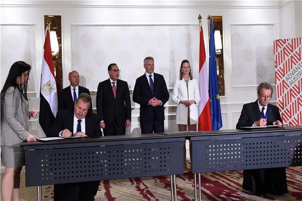 رئيس الوزراء ومستشار النمسا يشهدان مراسم التوقيع