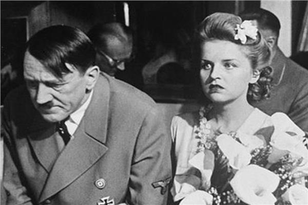 هتلر النازي مع صديقته
