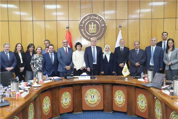 إجتماع وزارة القوى العاملة مع اللجنة المصرية اليونانية