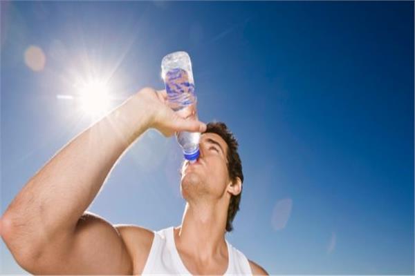 تعرف علي 5 نصائح للتخلص من احتباس الماء بالجسم في أيام الصيف!