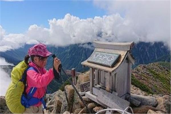 طفلة يابانية تستعد لتسلق أعلى قمة في أفريقيا