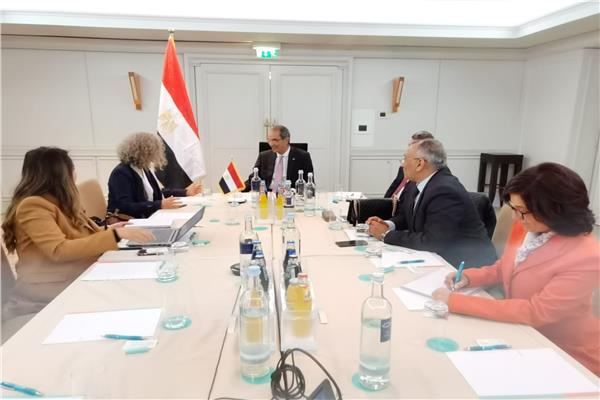 وزير الاتصالات يلتقى مسئولى الشركات الألمانية لبحث فرص الاستثمار بمصر